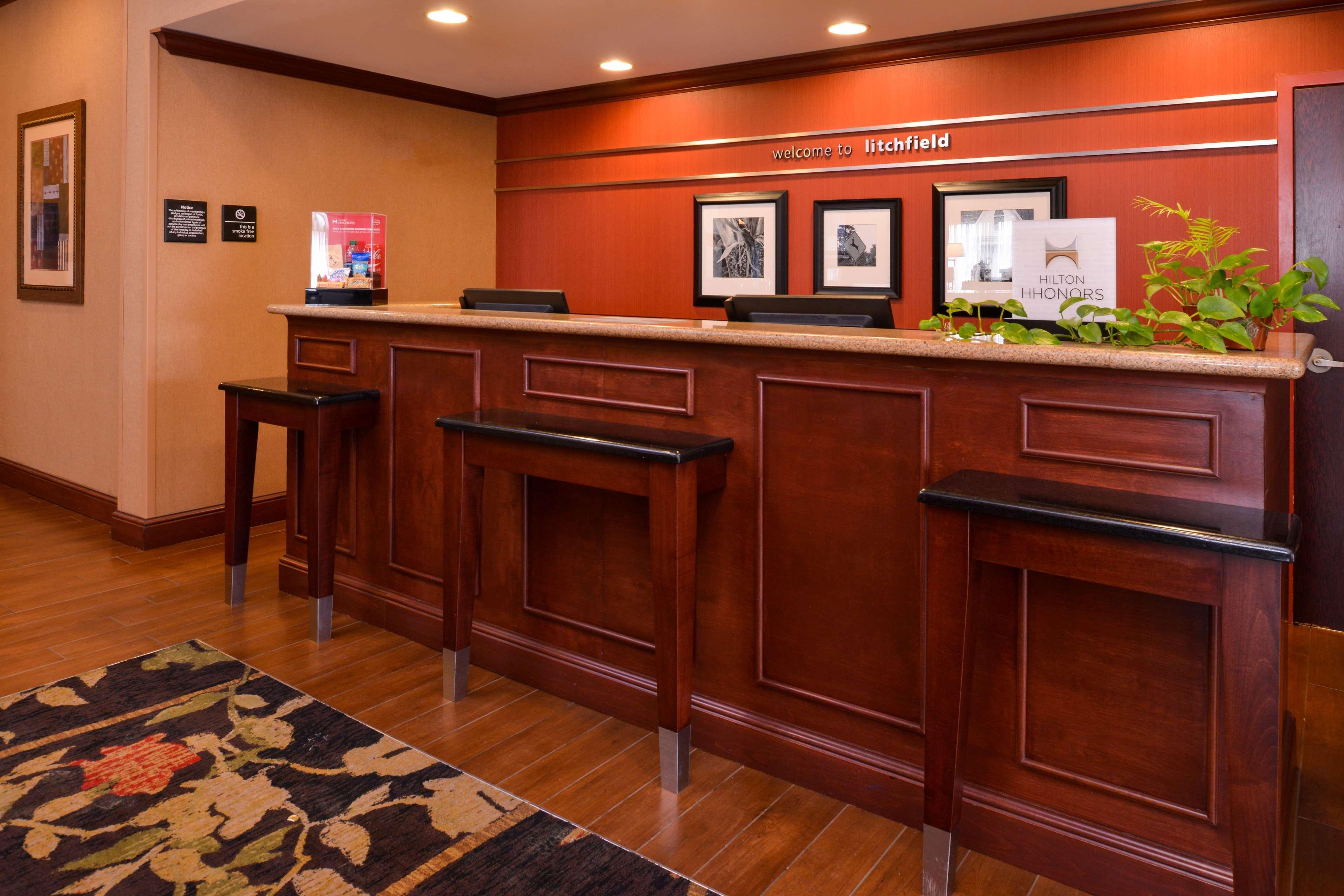 Hampton Inn By Hilton Litchfield Екстериор снимка