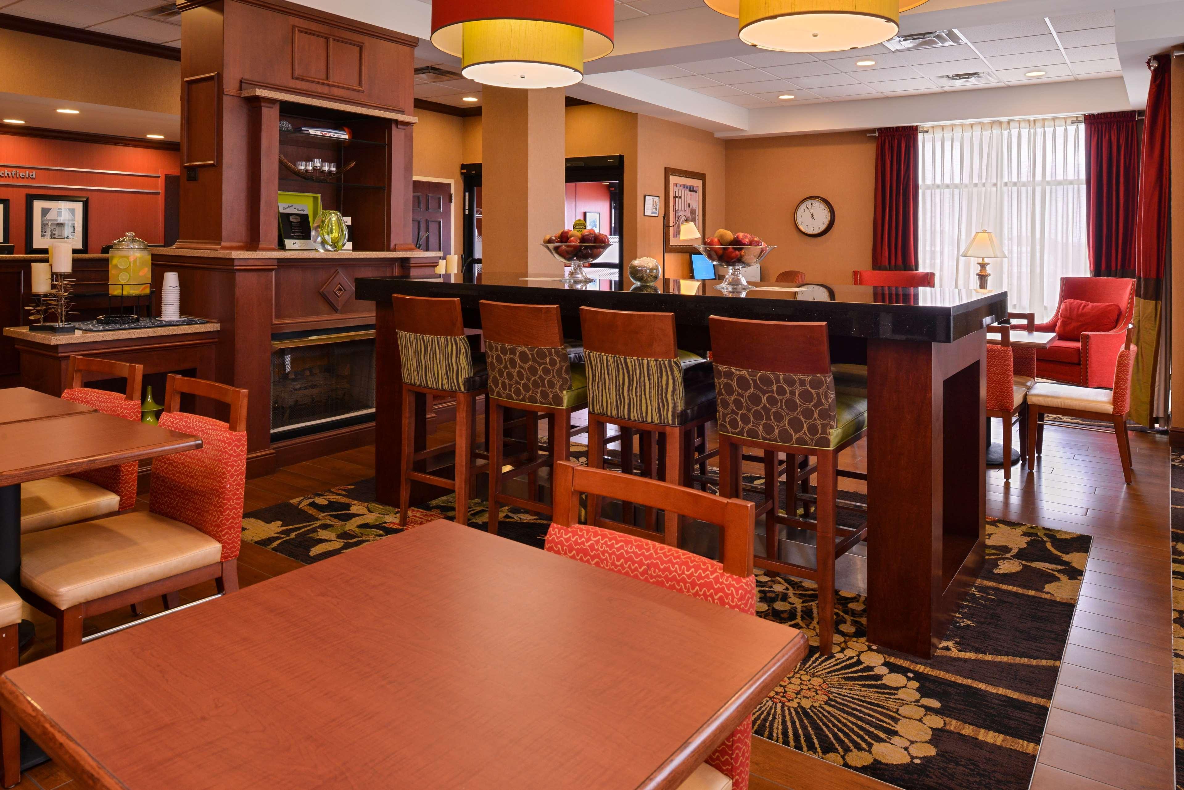 Hampton Inn By Hilton Litchfield Екстериор снимка