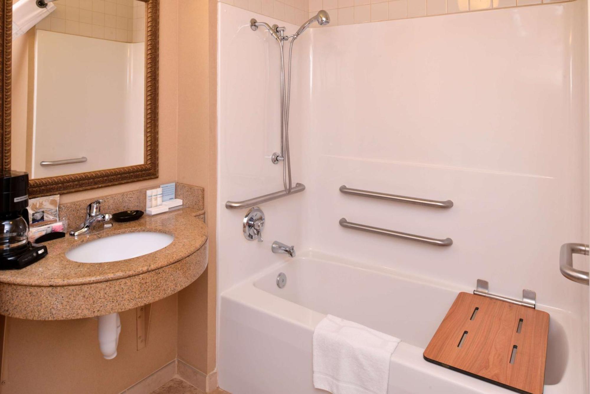 Hampton Inn By Hilton Litchfield Екстериор снимка
