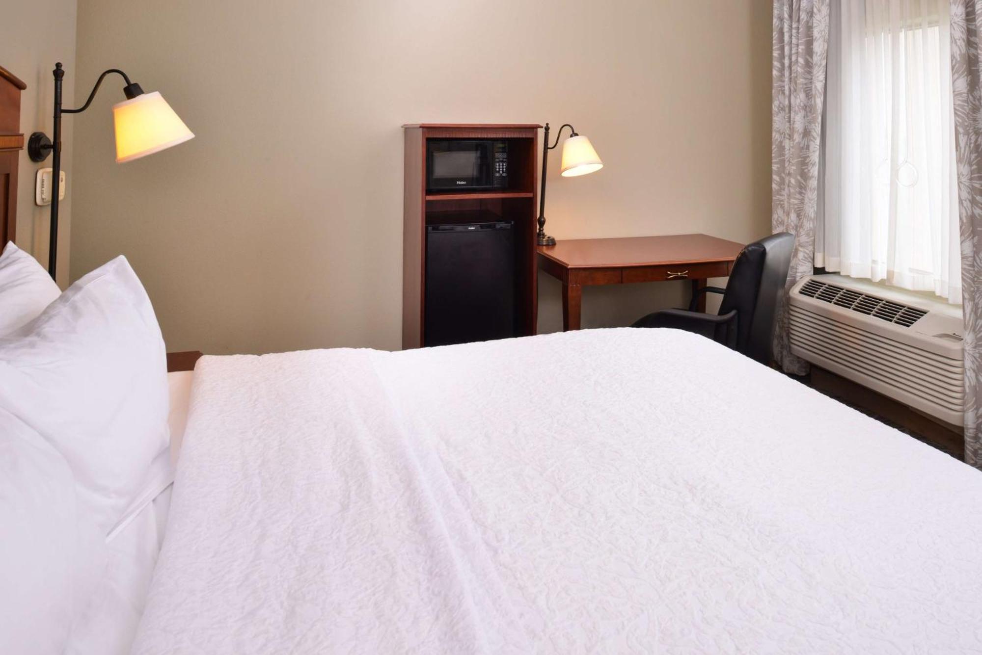 Hampton Inn By Hilton Litchfield Екстериор снимка