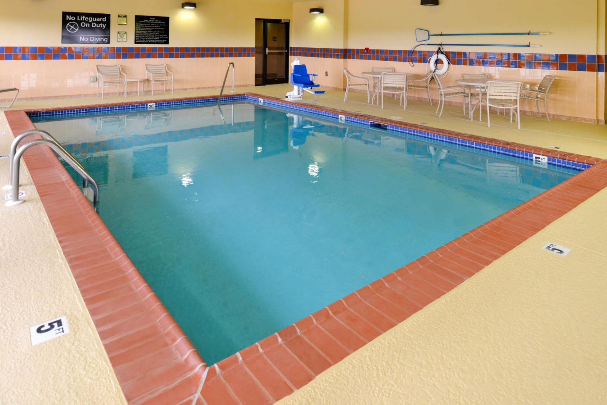 Hampton Inn By Hilton Litchfield Екстериор снимка
