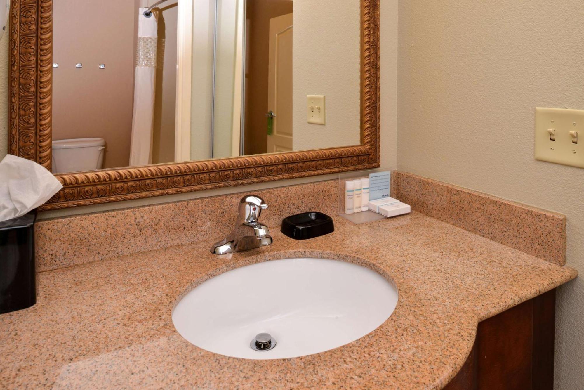 Hampton Inn By Hilton Litchfield Екстериор снимка