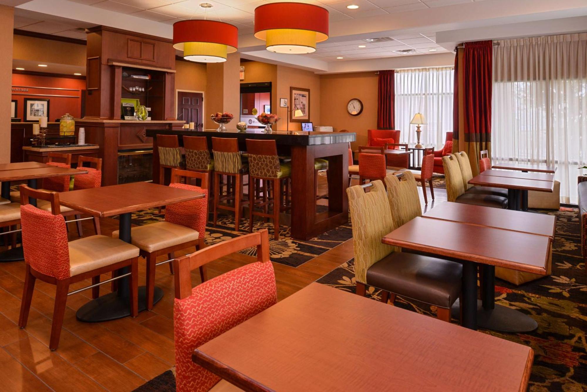Hampton Inn By Hilton Litchfield Екстериор снимка