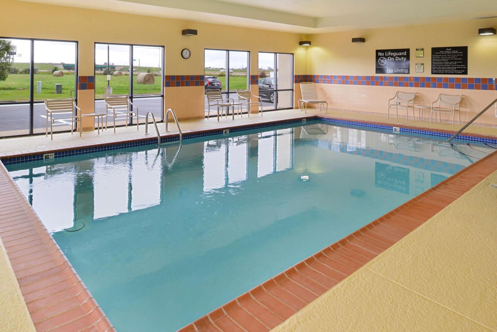 Hampton Inn By Hilton Litchfield Екстериор снимка