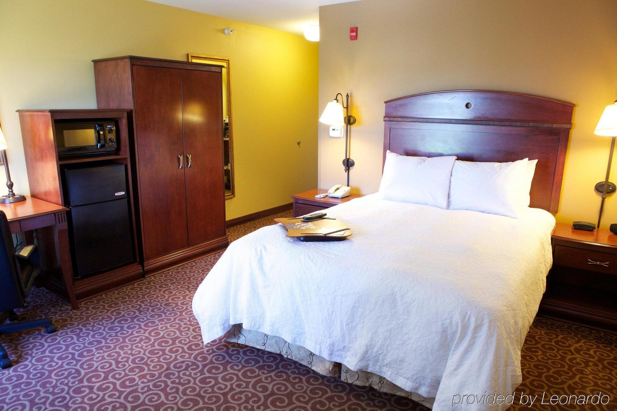 Hampton Inn By Hilton Litchfield Екстериор снимка